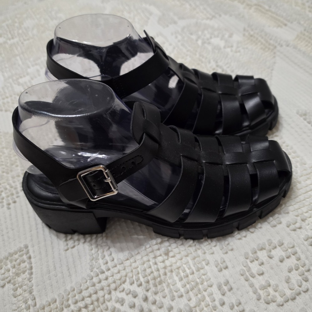 Steve Madden NYC Women's Fisherman Sandals Size 8.5 Chunky Heel Black NIB
